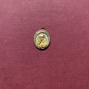 Vintage 18 Karat Gold And Mother Of Pearl Italian Catholic Medallion